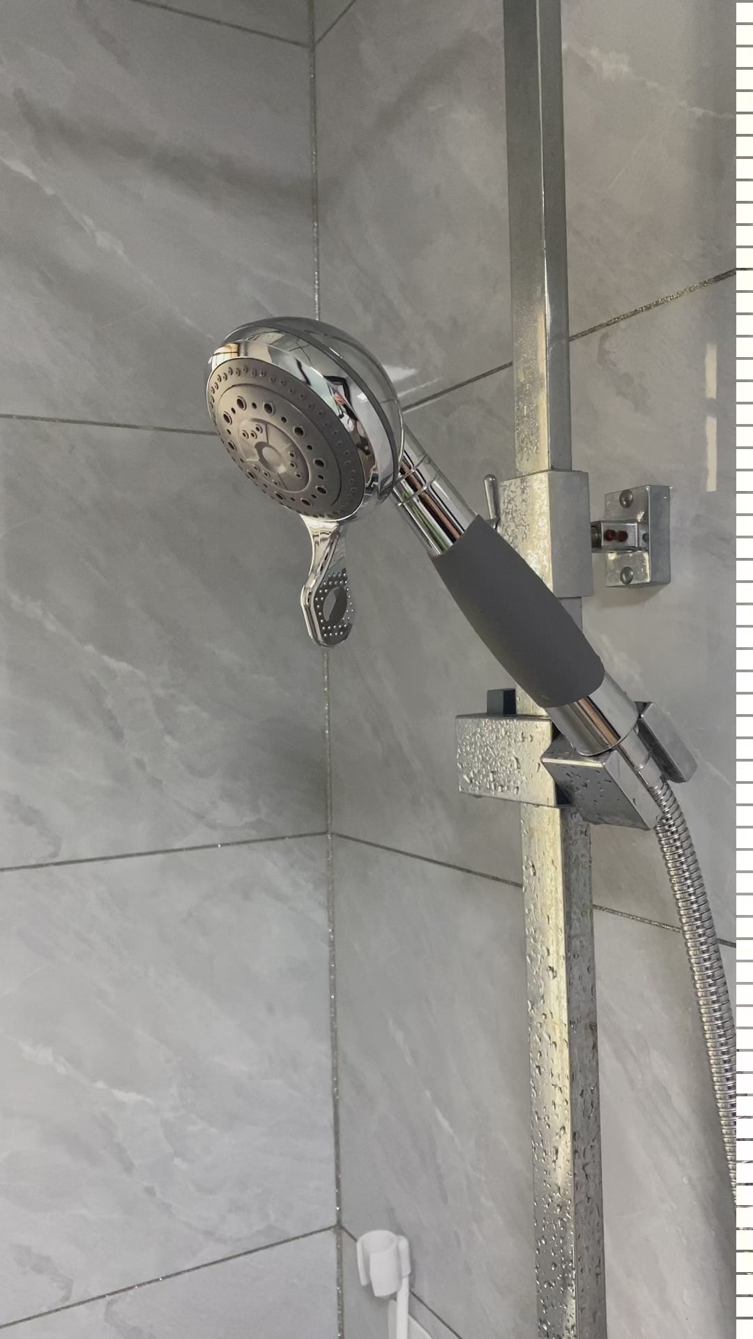 Hilfsdusche für ältere Menschen